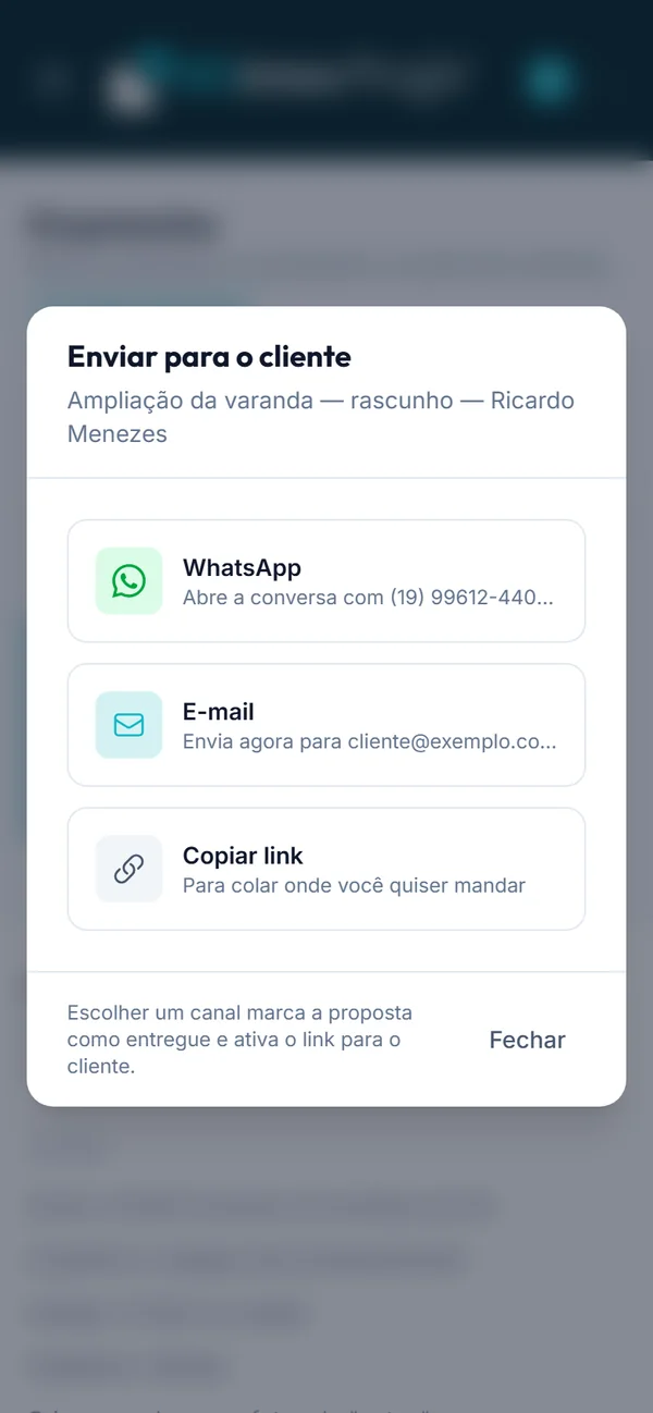 Escolha do canal de envio do orçamento: WhatsApp, e-mail ou link